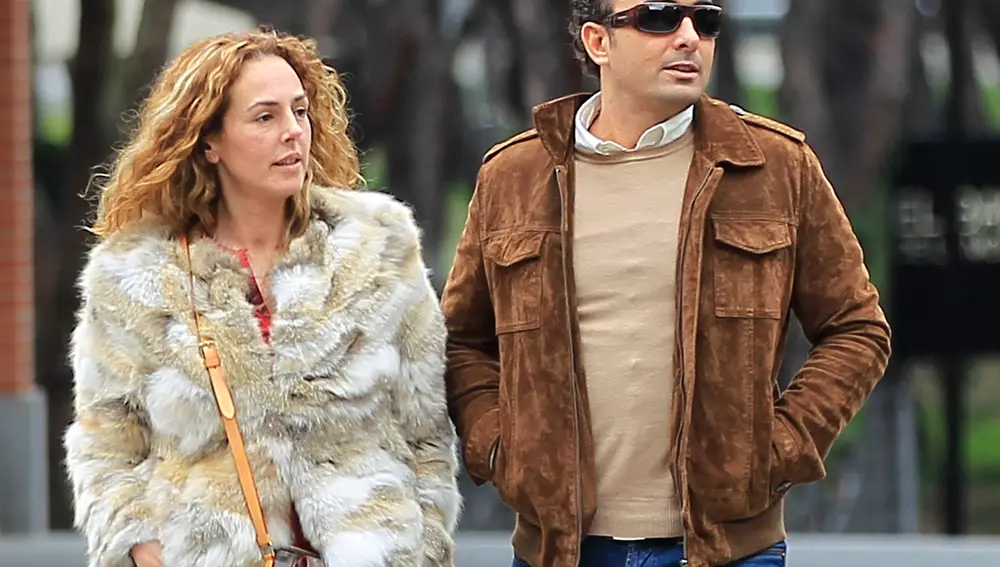 ROCIO CARRASCO Y FIDEL ALBIAC POR LAS CALLES DE MADRID