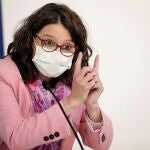 La vicepresidenta y portavoz del Gobierno valenciano, Mónica Oltra, durante la rueda de prensa posterior al Pleno del Consell