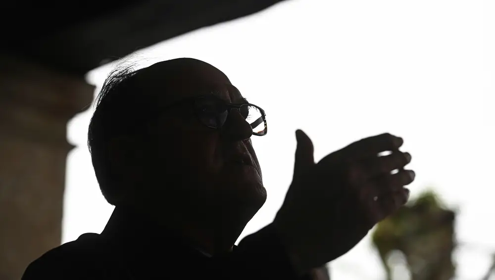 El candidato del PSOE a la Comunidad de Madrid, Ángel Gabilondo, protagoniza un acto electoral en Alcalá de Henares.