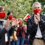 El ministro del Interior, Fernando Grande-Marlaska, junto a la directora de la Guardia Civil, María Gámez, durante el acto de campaña del candidato socialista a las elecciones de la Comunidad de Madrid, Ángel Gabilondo, celebrado en el distrito de Puente de Vallecas.