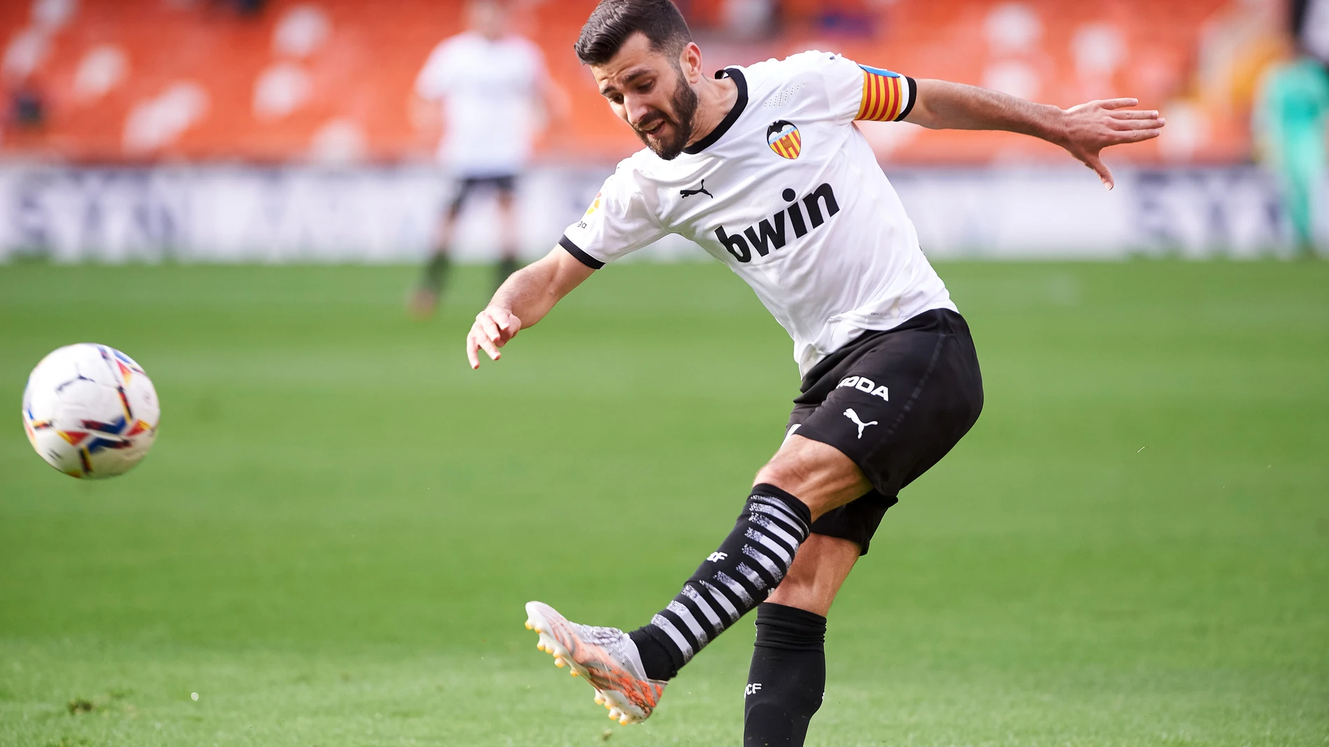José Luis Gayà con el Valencia.