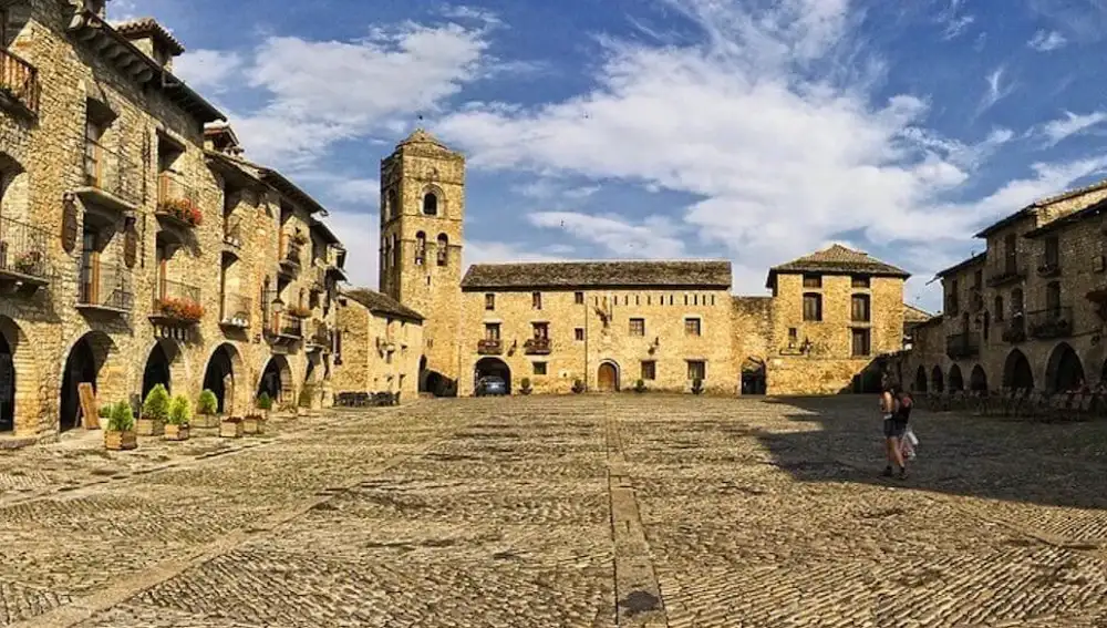 La plaza Mayor de Aínsa