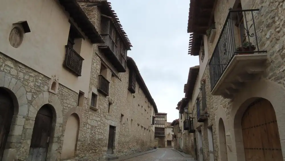 Una de las bellas calles de Mirambel