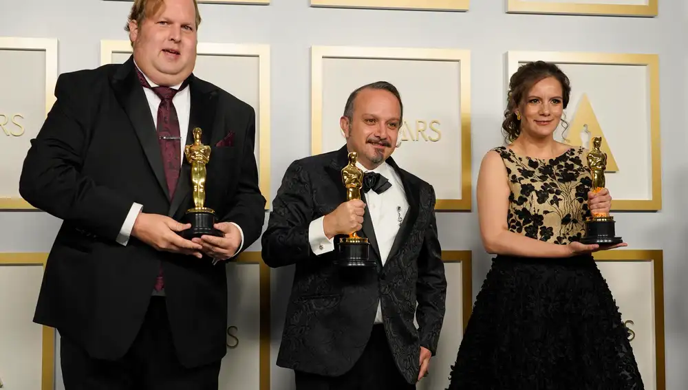 Phillip Bladh, Carlos Cortes y Michellee Couttolenc, ganadores al mejor sonido por 'Sound of Metal