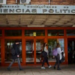Fachada de la Facultad de Ciencias Políticas y Sociología de la Universidad Complutense de Madrid.
