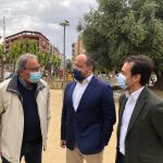 El líder del PP en Cataluña, Alejandro Fernández, junto a Óscar Ramírez y Manuel Giménez