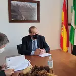 Imagen de archivo de una reunión de la Junta con el Ayuntamiento de Trevélez
