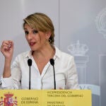 La vicepresidenta tercera del Gobierno y ministra de Trabajo y Economía Social, Yolanda Díaz, ayer en una rueda de prensa en la Sede del Ministerio