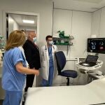 El consejero de Salud y Familias, Jesús Aguirre, visitó el hospital sevillano Virgen de Valme