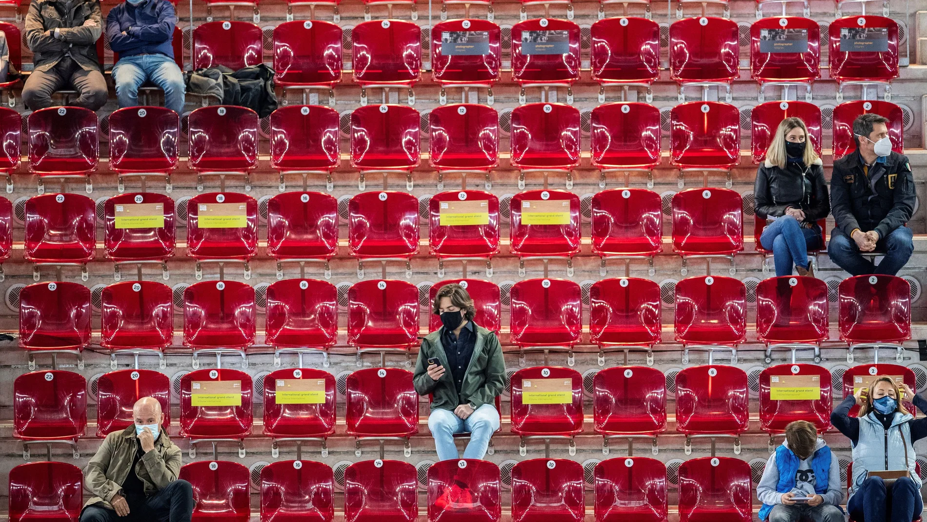 Los aficionados han comenzado a acercarse al Mutua Madrid Open en la Caja Mágica
