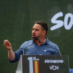 El presidente de Vox, Santiago Abascal, participa en una concentración convocada en Conde de Casal, a 1 de mayo de 2021, en Madrid, (España). Esta protesta es una de las muchas movilizaciones que el sindicato Solidaridad ha convocado en varias partes de España con motivo del Día Internacional de los Trabajadoes. La organización carga así contra el Gobierno central y reclama la apertura de los comercios01 MAYO 2021;SINDICATO;SOLIDARIDAD;GOBIERNO;MANIFESTACIÓNRicardo Rubio / Europa Press01/05/2021