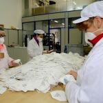 La empresa 'Siempre Protegido', afincada en Villamuriel de Cerrato, fabrica mascarillas FFP2 de alta calidad