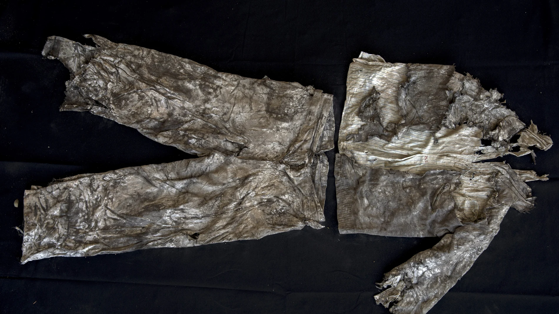 La ropa de una víctima exhumada en una fosa de la Guerra Civil en Paterna (Valencia)