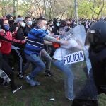 Uno de los "escoltas" vinculado a Podemos que habría alentado a la violencia contra la Polícia en el acto de precampaña de Vox.