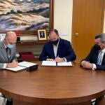 Firma del convenio de colaboración entre ambas instituciones