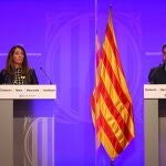 La portavoz Meritxell Budó (JxCat) y el vicepresidente en funciones, Pere Aragonès (ERC)