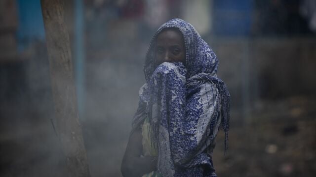 Una mujer desplazada de la región de Tigray