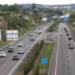 OVIEDO (ASTURIAS), 06/05/2021.- Vista este jueves de las AS-II que une Oviedo y Gijón. La incorporación en el Plan de Recuperación, Transformación y Resiliencia de la posibilidad de implantar para 2024 un sistema de pago por uso en la red de carreteras del Estado ha provocado la oposición en cadena tanto de los sectores afectados como de la oposición.EFE/J. L. Cereijido