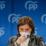 La ex presidenta del PPCV, Isabel Bonig, durante la rueda de prensa en la que anunció que dejaba el acta y la portavocía en Les Corts