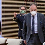 El ex jefe de la Unidad de Delincuencia Económica y Fiscal (UDEF) José Luis Olivera a su llegada a la Comisión de Investigación sobre la "Kitchen"