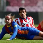 Antoine Griezmann con el Barcelona frente al Atlético de Madrid.