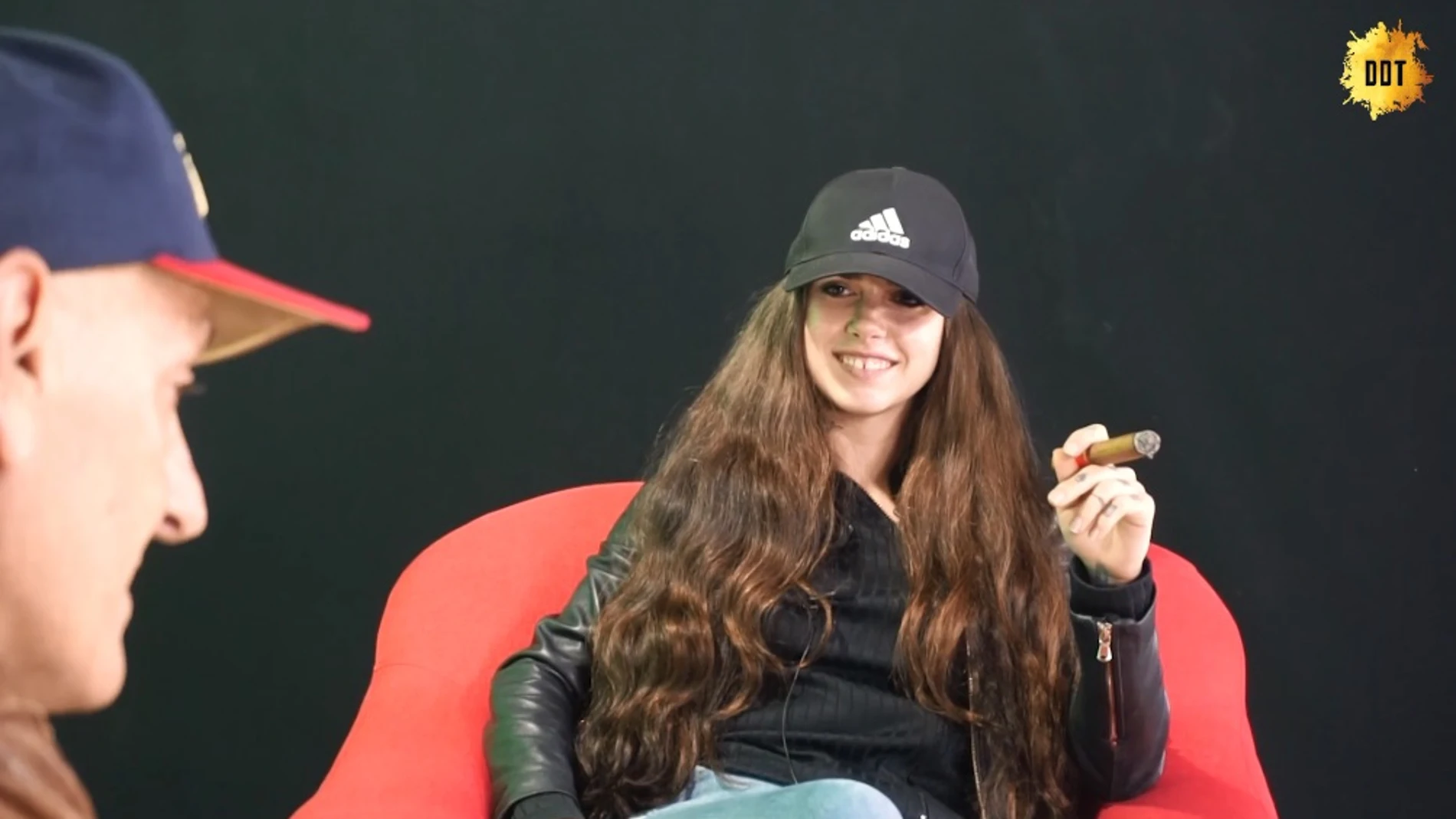 Carlota durante la entrevista con Coto Matamoros