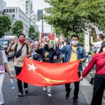 09 May 2021, Japan, Tokyo: Protesters hold a Myanmar flag and placards during a demonstration demanding Respect of Democracy, Freedom and Human rights in Asia. Photo: Viola Kam/SOPA Images via ZUMA Wire/dpaViola Kam/SOPA Images via ZUMA W / DPA09/05/2021 ONLY FOR USE IN SPAIN