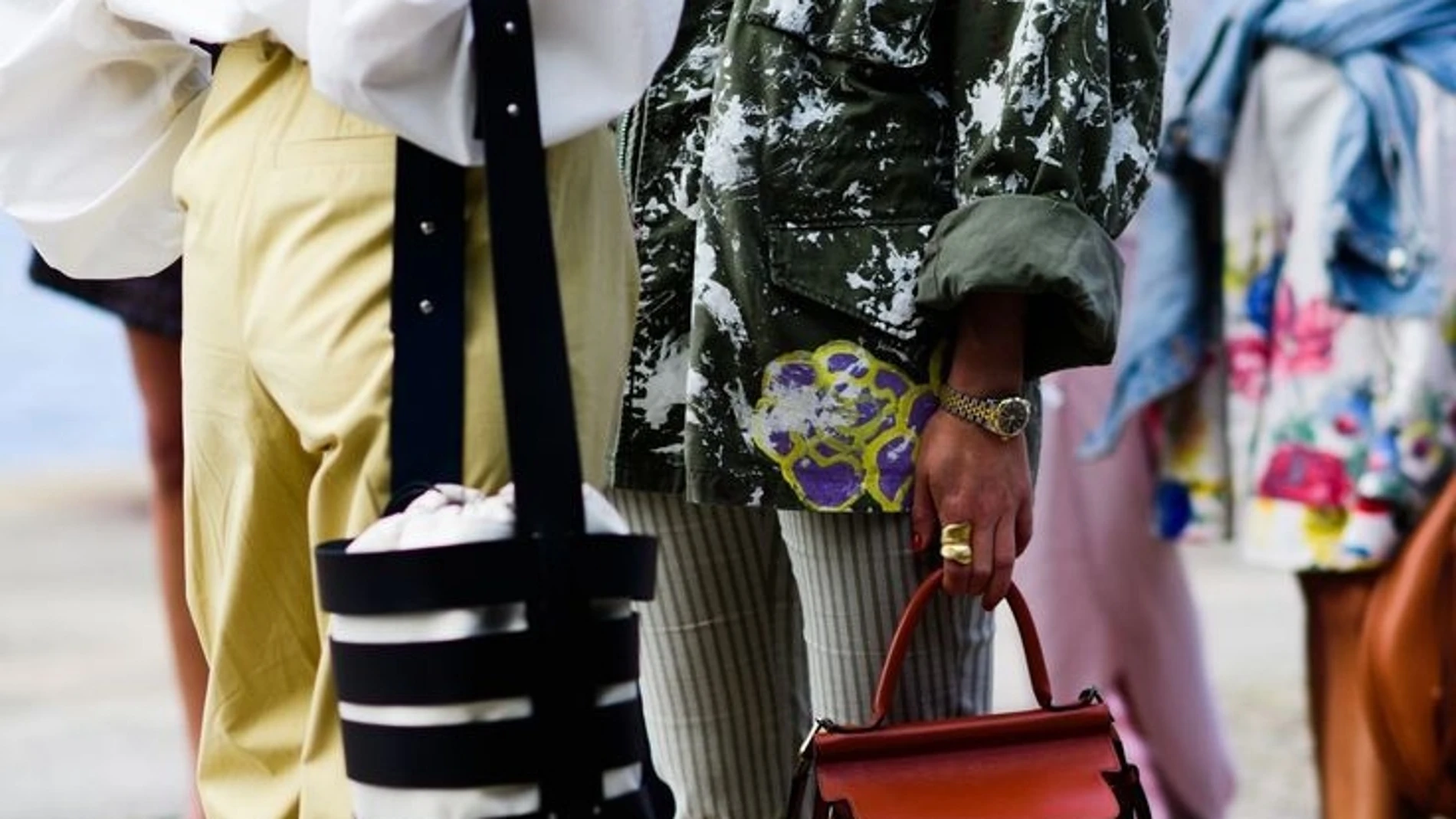 Influencers con bolsos originales en el 'street style'/ PINTEREST