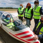 El presidente de Castilla y León, Alfonso Fernández Mañueco, visita el aeródromo de Garray