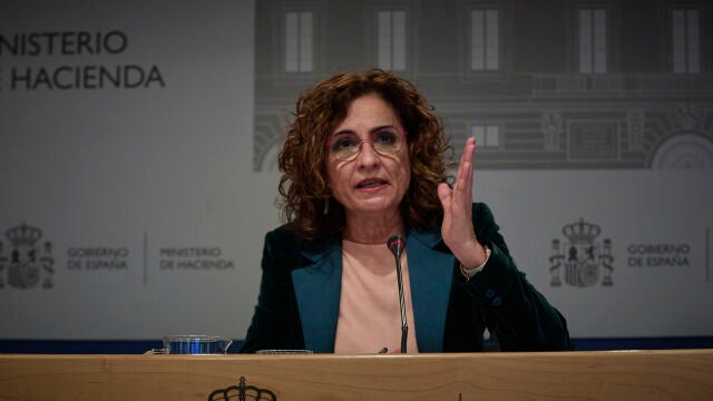 La ministra de Hacienda y portavoz del Gobierno, María Jesús Montero, presenta los componentes sobre fiscalidad, lucha contra el fraude fiscal y eficacia del gasto público incluidos en el Plan de Recuperación
