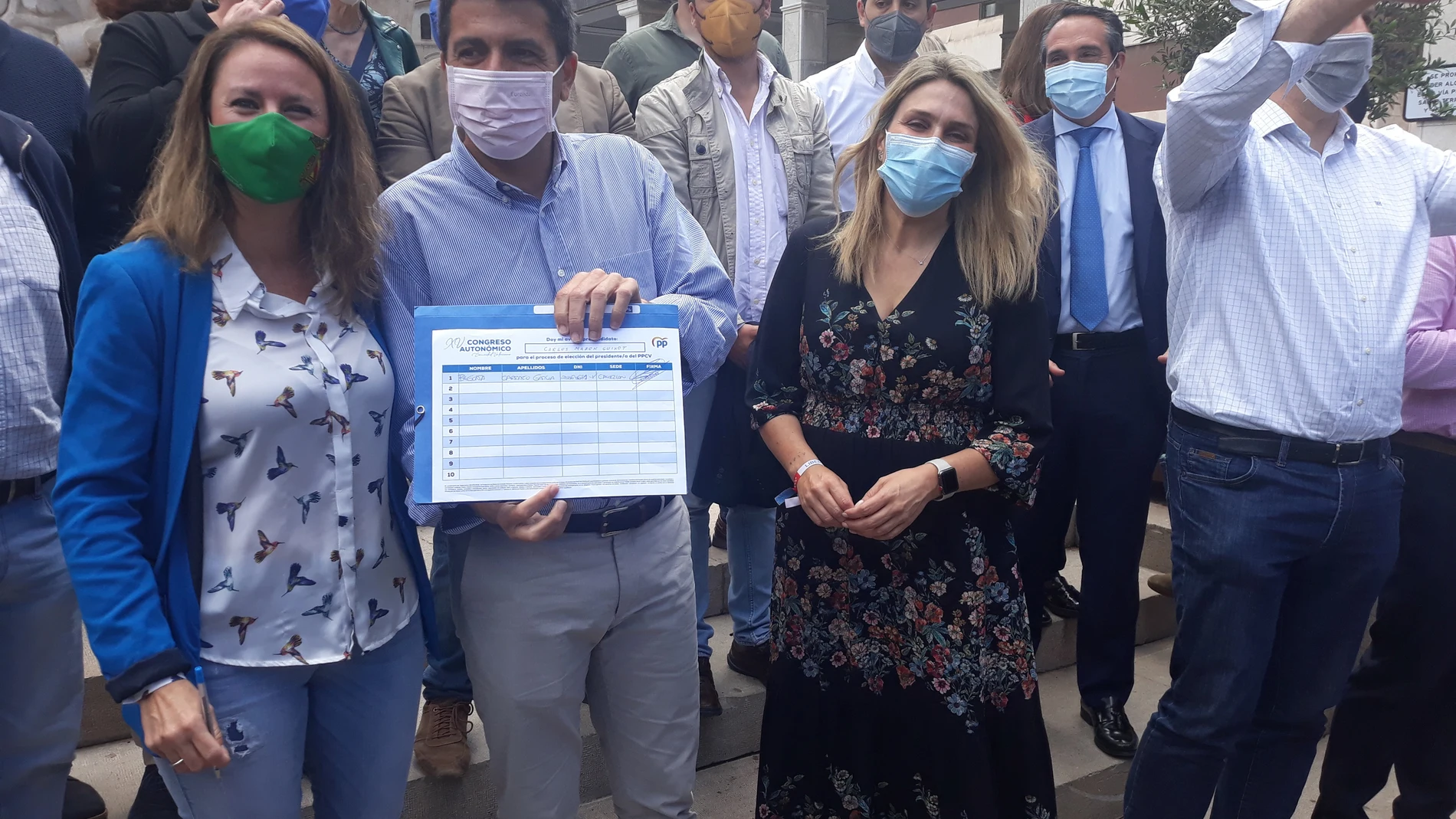 Carlos Mazón junto a Marta Barrachina y Begoña Carrasco