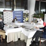 De izquierda a derecha, Jaime Martínez-Conradi, Alejandro Rodríguez, Vicente Pérez (al fondo), Margarita Bustamante y Antonio de León (en primer plano)