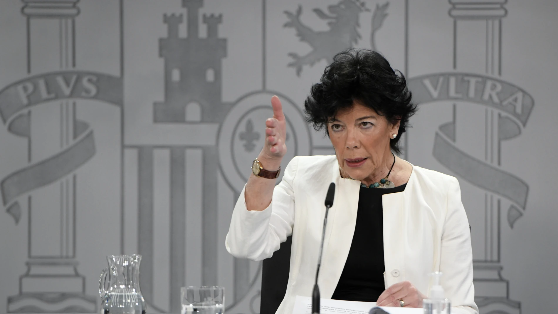 La ministra de Educación y Formación Profesional, Isabel Celaá, durante una rueda de prensa en el Palacio de la Moncloa