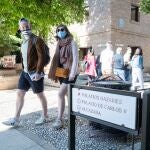 Visitantes en los exteriores de la Alhambra granadina, este mes de mayo