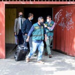Un grupo de agentes de la Unidad Central Operativa de la Guardia Civil (UCO), durante un registro en el domicilio del subdelegado del Gobierno en Valencia, Rafael RubioJorge Gil / Europa Press13/05/2021