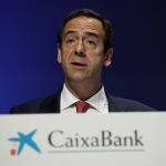 El consejero delegado de CaixaBank, Gonzalo Gortázar, en la junta general ordinaria de accionistas de CaixaBank