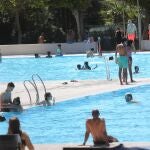 Piscina municipal de Aluche, en el verano de 2020