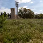 La ermita mudéjar de Santa María la Antigua sobresale en el descampado de Eugenia de Montijo