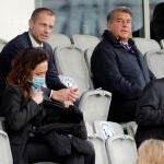 El presidente de la UEFA, Aleksander Ceferin y el presidente del FC Barcelona, Joan Laporta.