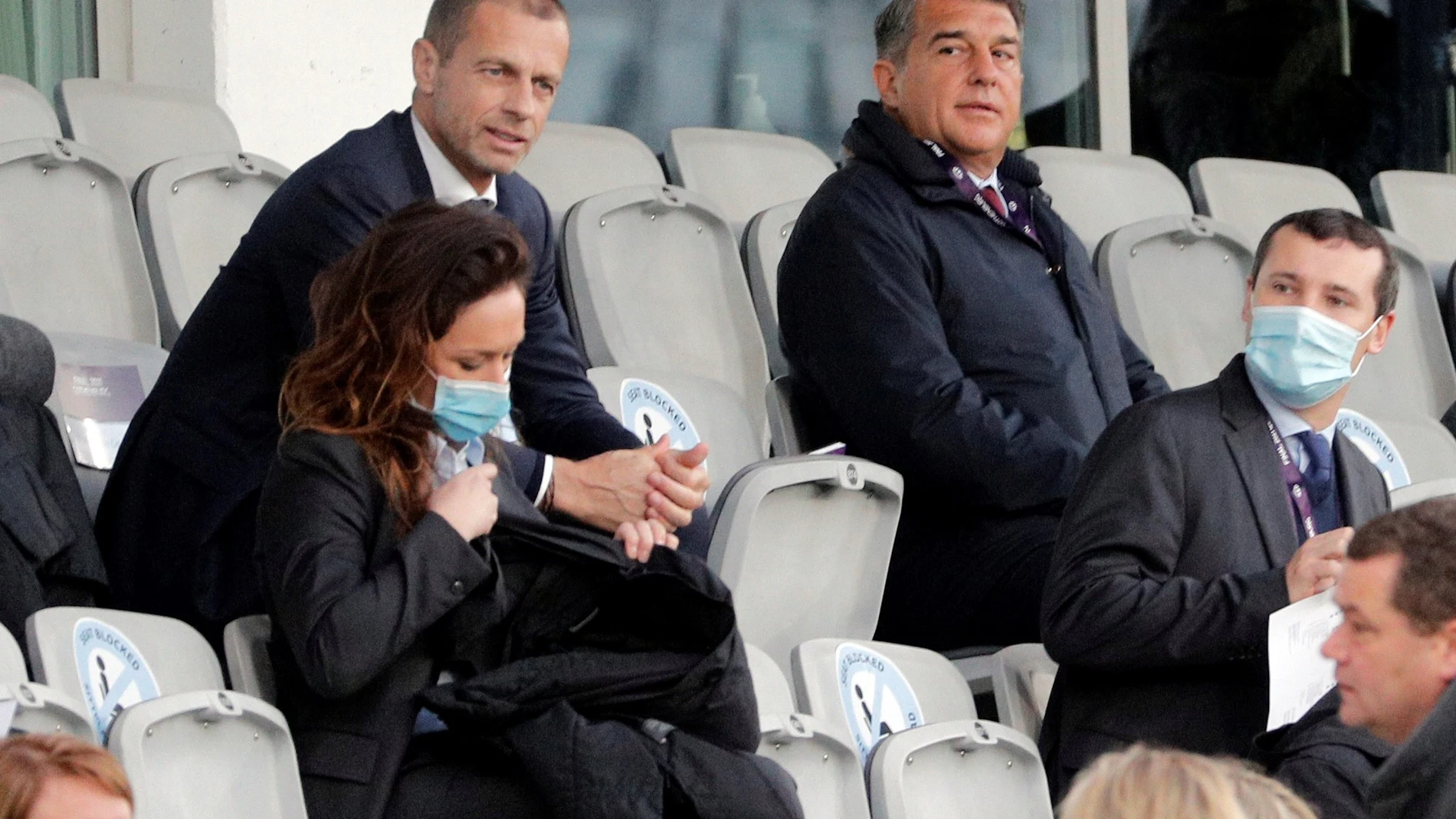 El presidente de la UEFA, Aleksander Ceferin y el presidente del FC Barcelona, Joan Laporta.