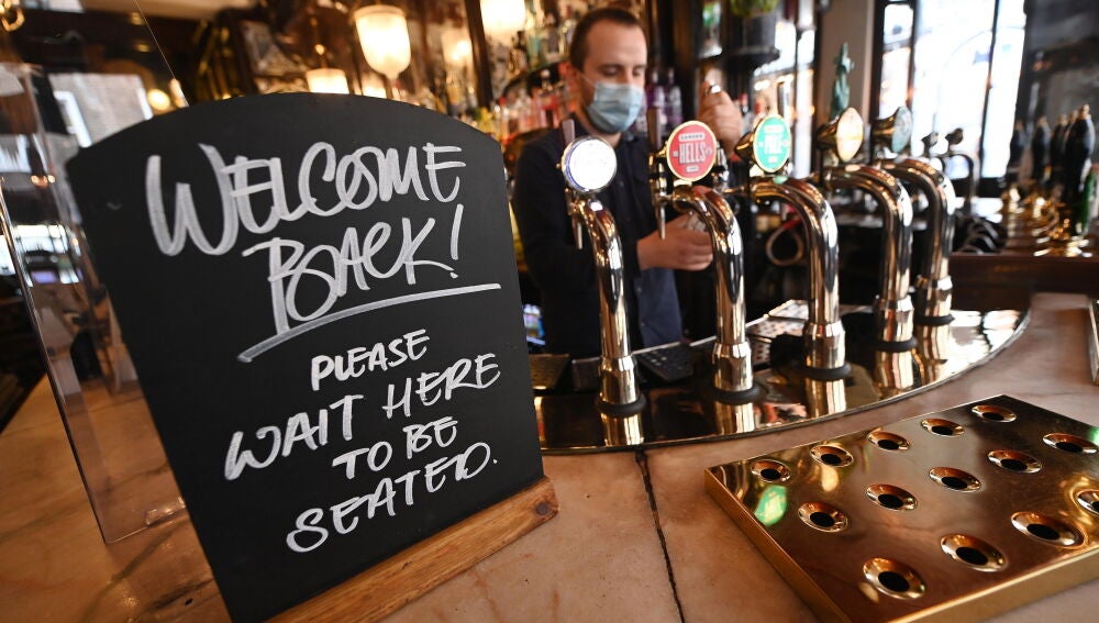 Vuelta al pub. Los bares se reactivan tras un invierno cerrados por la pandemia