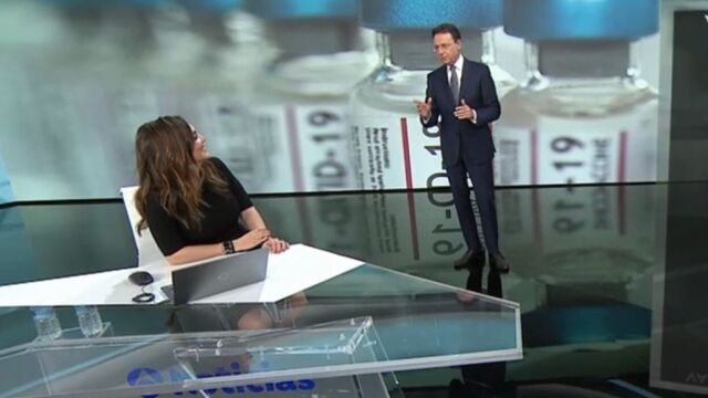Mónica Carrillo y Matías Prats, en el informativo de la noche de Antena 3 del pasado domingo