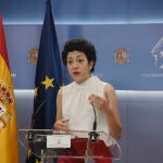 La portavoz parlamentaria de Unidas Podemos, Aina Vidal, interviene en una rueda de prensa anterior a una Junta de Portavoces
