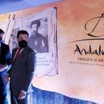 El vicepresidente de la Junta de Andalucía, Juan Marín, a la izquierda, y el presidente, Juanma Moreno, en Fitur