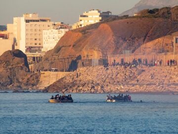 Imagen de archivo. Dos pateras abandonan la costa de Marruecos EFE/Brais Lorenzo