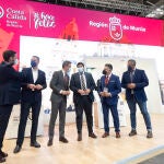 López Miras inaugura el estand de la Comunidad “en una edición importante que llega justo cuando la Región está preparada para despegar y reactivar su economía gracias al turismo”