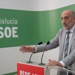 El ex diputado y profesor universitario, Luis Ángel Hierro
