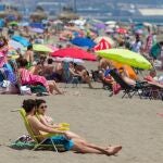 Imagen de archivo de una playa de la Costa del Sol. EFE/Álvaro Cabrera.