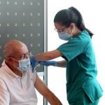 El vicepresidente Francisco Igea, acude al llamamiento para la vacunación frente a la COVID-19 correspondiente a su año de nacimiento
