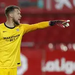 Tomás Vaclik con el Sevilla.